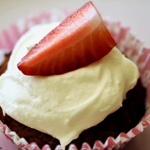 Strawberry & White Chocolate Cupcakes with Cream Cheese Frosting ...