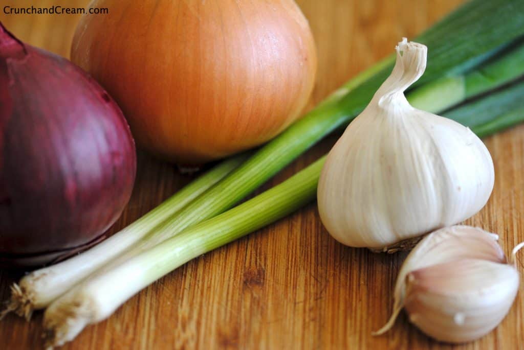 different types of onion and garlic