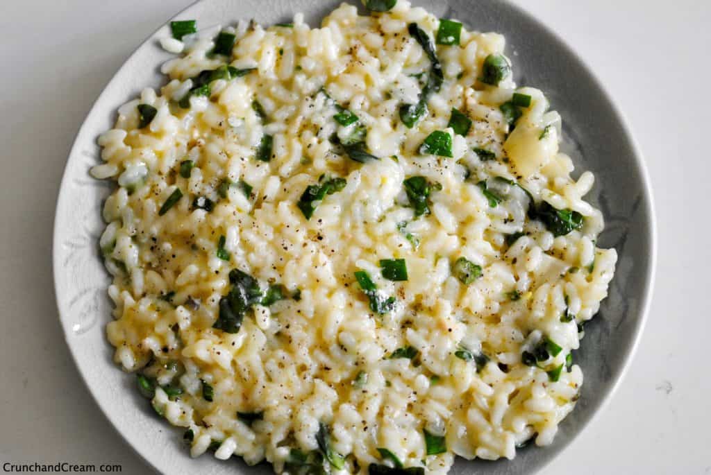 A rich and creamy risotto made with plenty of fresh basil, thyme, oregano, parsley and chives. Made solely in the microwave, it's a comforting vegetarian meal for 1.