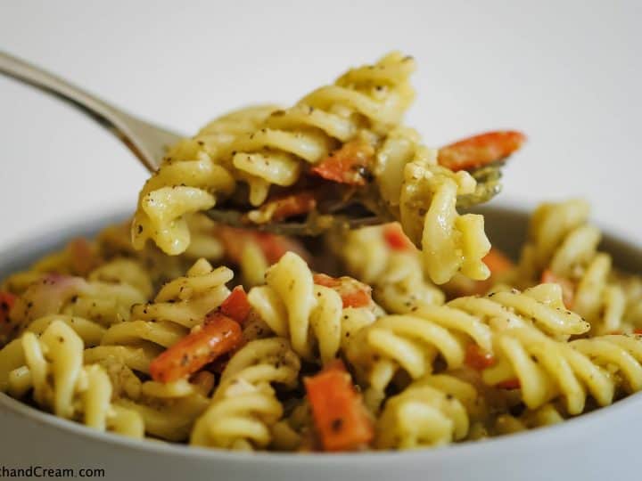 Microwave Pesto Pasta with Peppers - Crunch & Cream