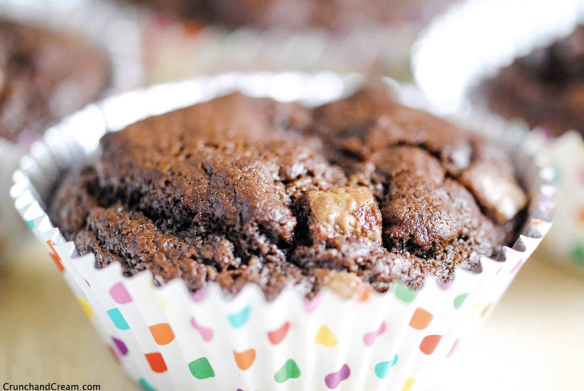 Eggless Moist Chocolate Brownie Cupcakes - Crunch & Cream